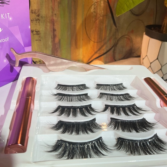 Magnetic eyelashes/EyeLiner Kit with tweezers, 5 Beauty Styles, Black - Picture 5 of 6